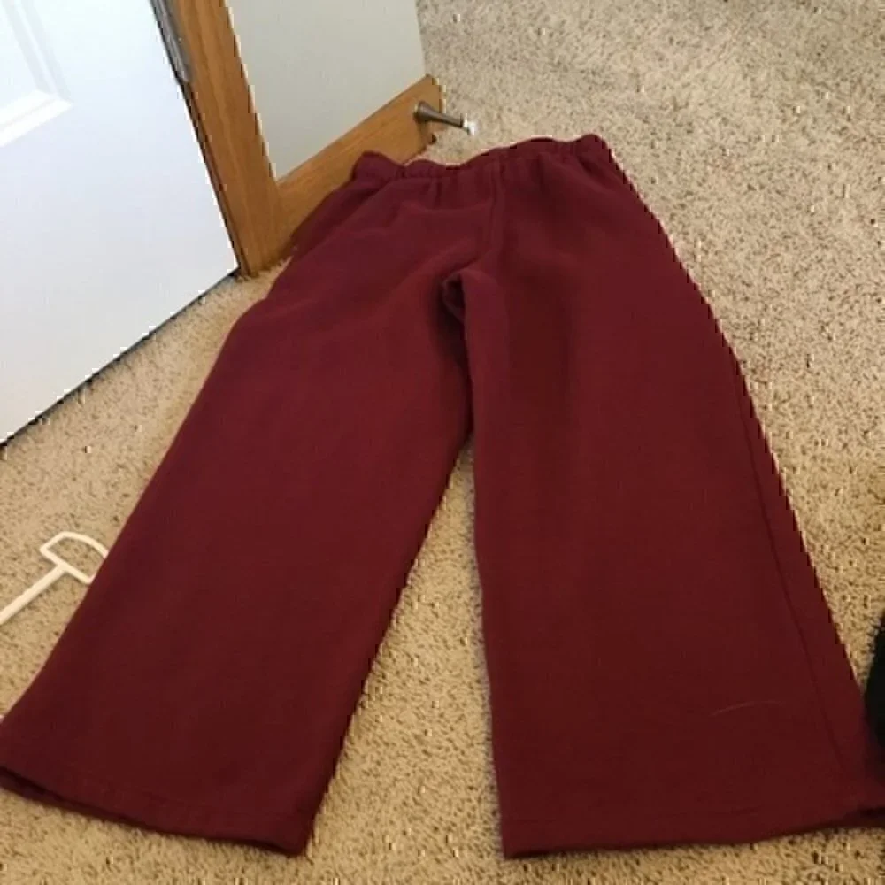 Boys size small 6/7 Old Navy maroon sweat pants